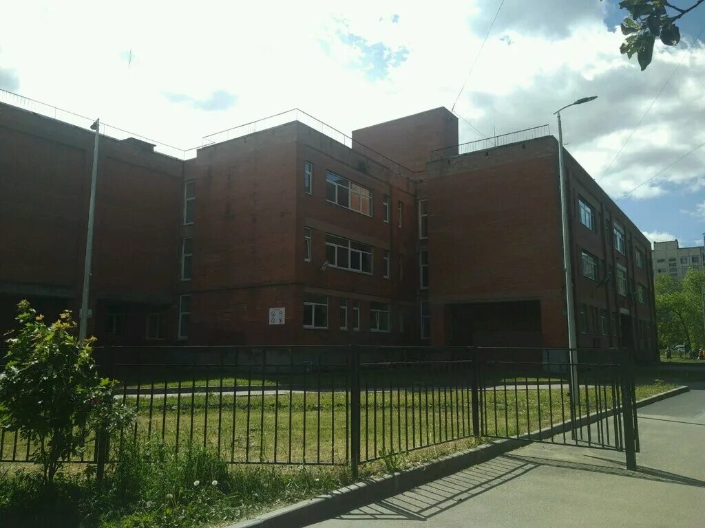 дыбенко 17 к 2. 582 школа приморского. купчино 553 школа. школа с углублённым изучением английского языка в химках. 641 школа невского района.