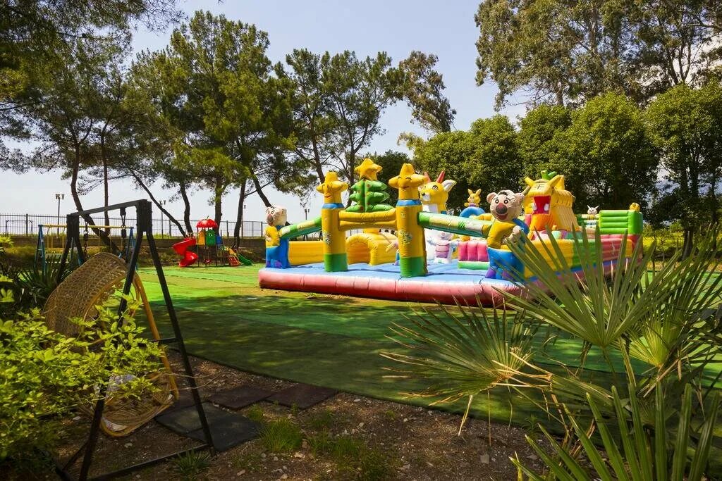 Детские площадки в сухуми. Отель wellness gagra абхазия. Отели для отдыха с детьми в абхазии. Отели для отдыха с детьми в абхазии. Алекс гагра абхазия.