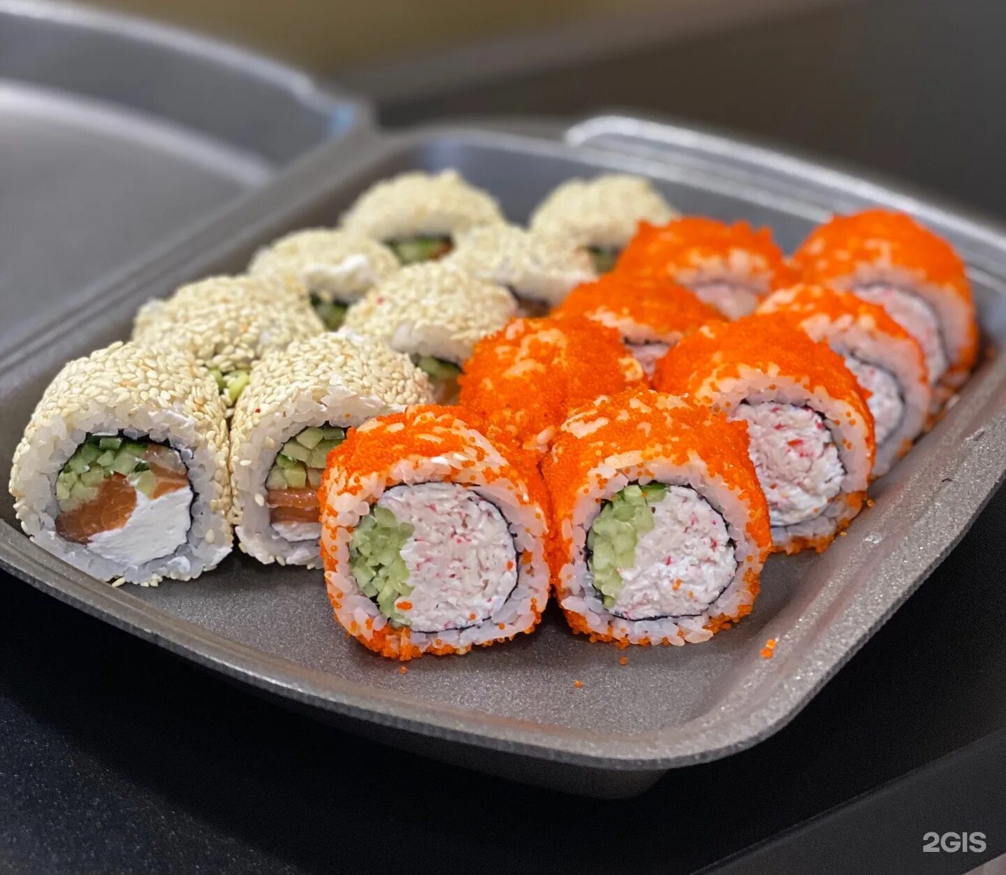 Ролл "лосось сливочный". Сливочный лосось цвет. Роллы санкт петербург. Самые вкусные роллы в спб. Самые вкусные суши.