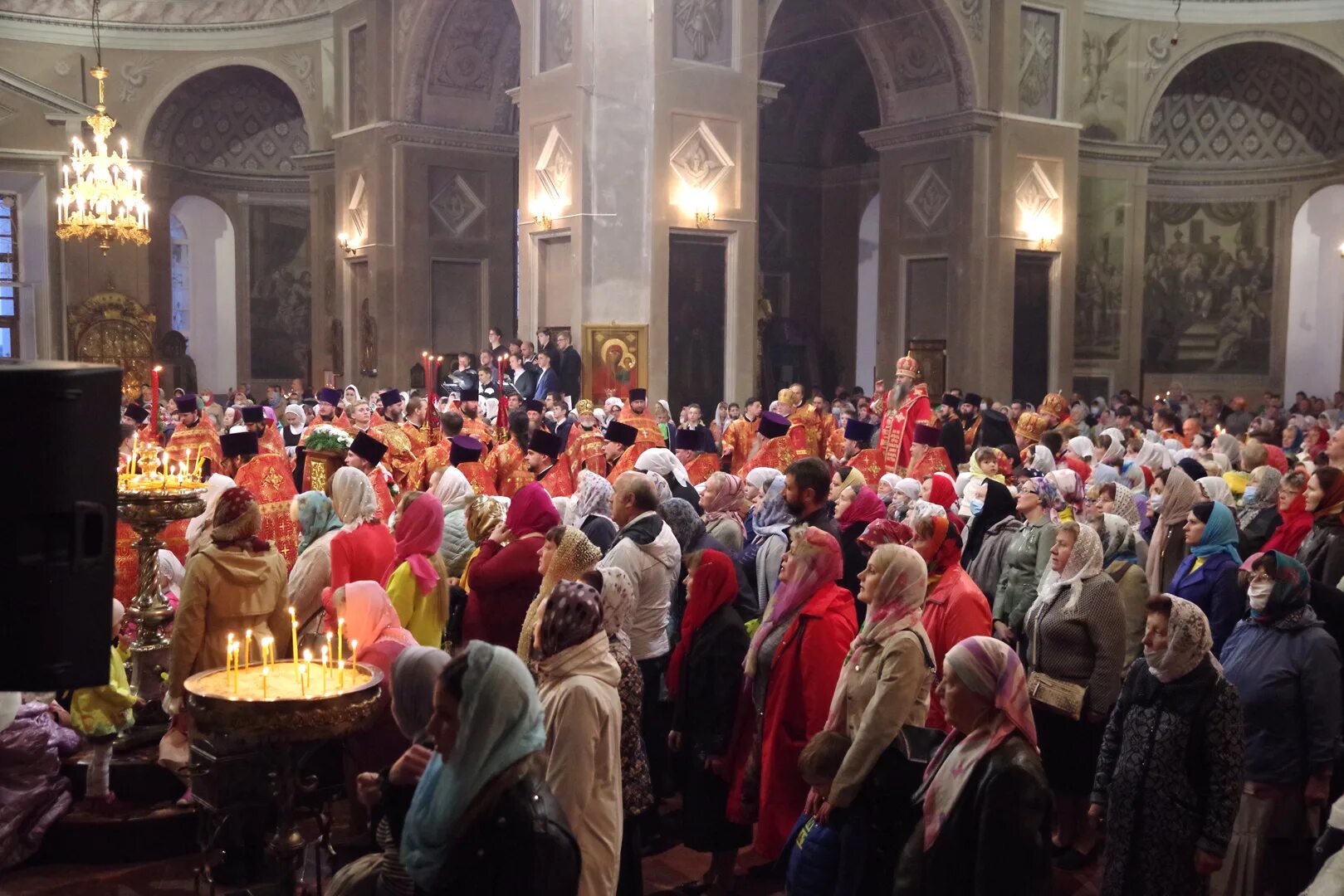 Воскресенский кафедральный собор арзамас. Отец геннадий тутаев воскресенский. Воскресенский кафедральный собор тверь. Воскресенский собор тверь пасха 2018. Новоначальная в монастыре.