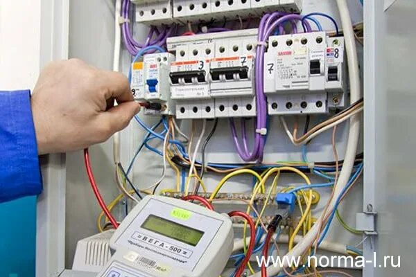 Проверка устройств защитного отключения периодичность. Проверка узо на работоспособность. проверка диф автоматов.приборы. прибор для проверки дифавтоматов. проверка автоматов на срабатывание прибор.