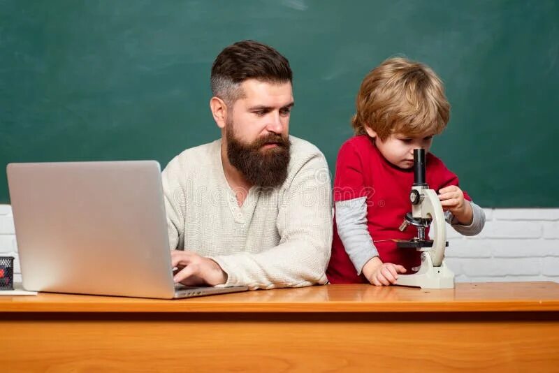 Daddy school. Что такое отец школы. Папа в школе. Школа для пап. Папа с сыном на родительском собрании.