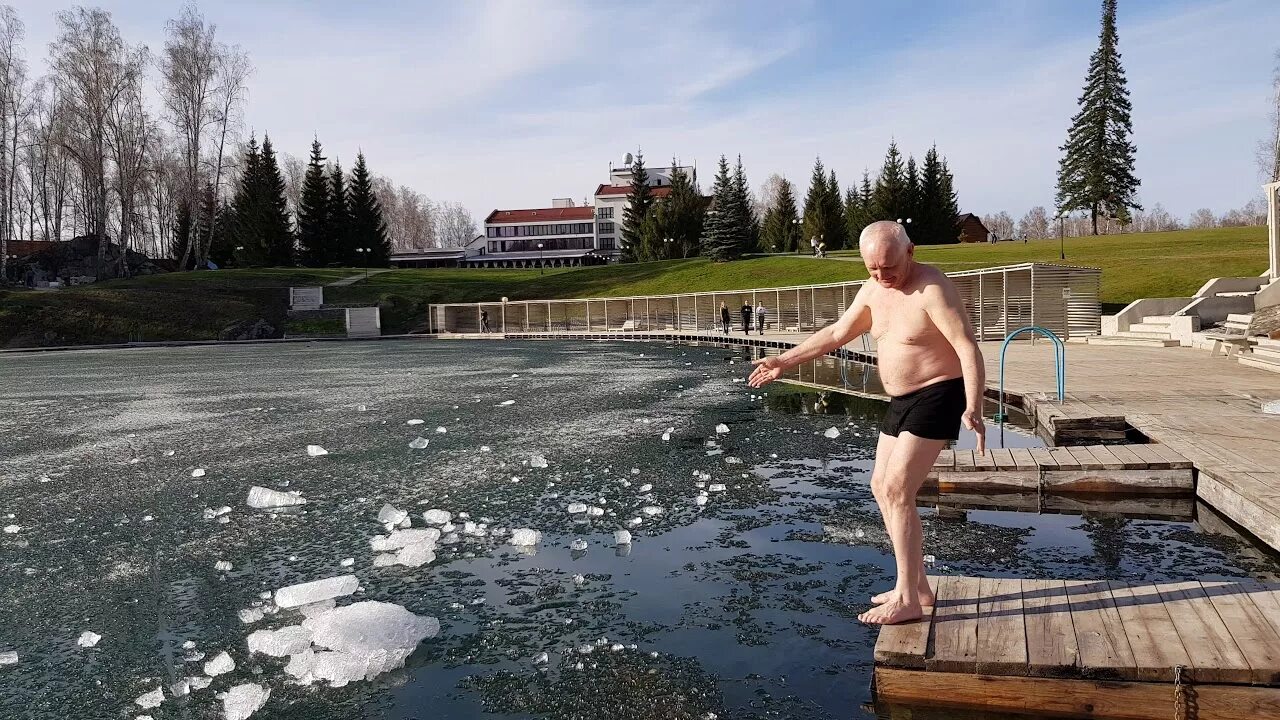 Где купаться на алтае. Барвиха купель. Купание во льдах.