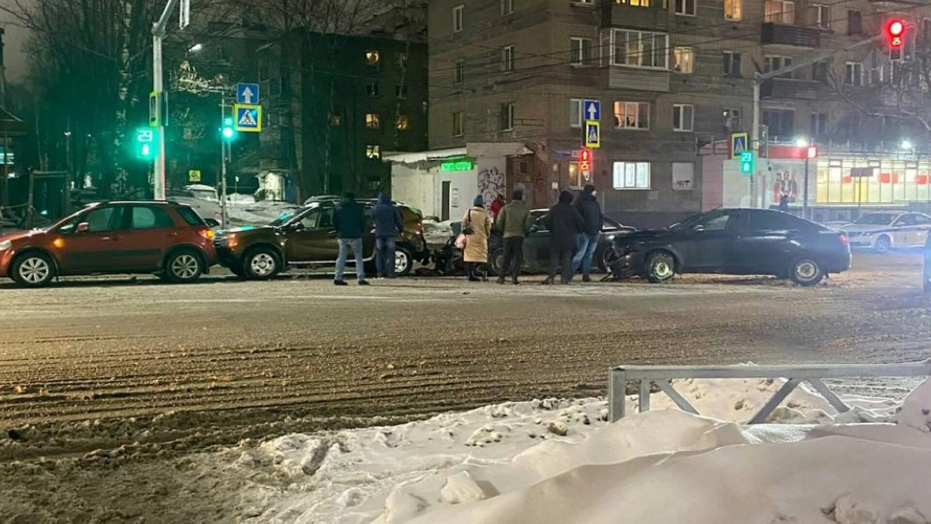 Ярославль брагино сбили девочку 2021 год. Авария на юбилейном мосту ярославль сегодня. Падение дерева на ул. 76 регион ярославль. Новости ярославля сегодня свежие происшествия ярославль.