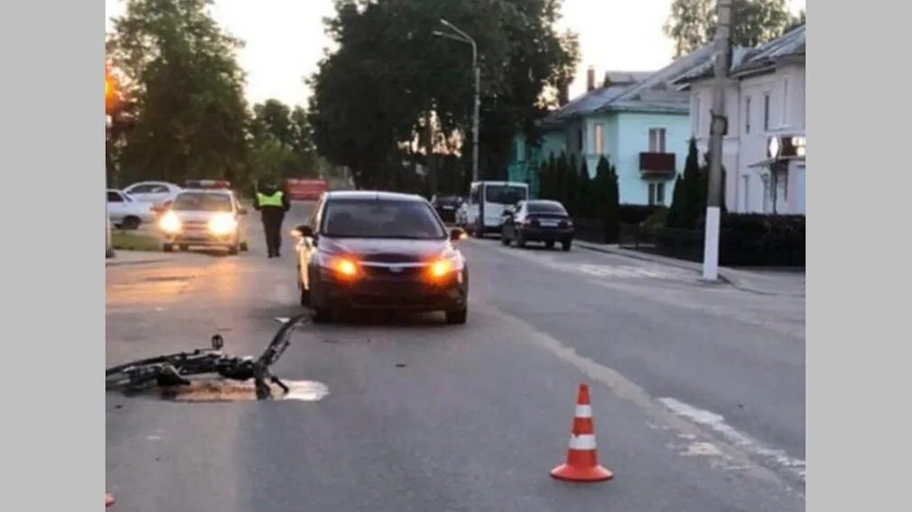 Велосипедист въехал. ДТП В Жуковке Брянской области. ДТП Жуковка Брянской области вчера. Авария в Жуковке Брянской области. Авария в Жуковке Брянской области вчера.