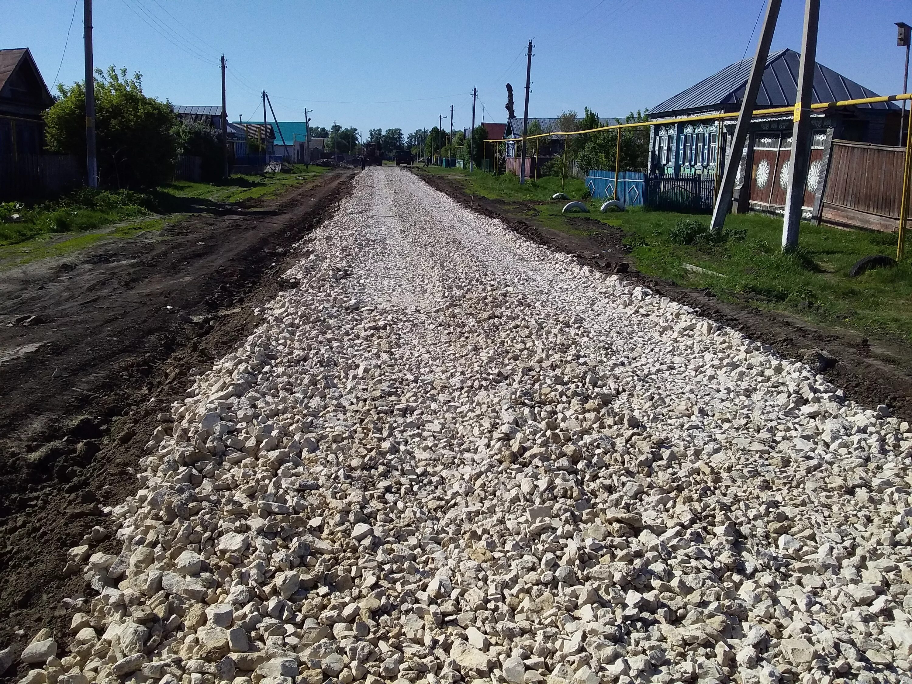 Поселковая дорога. Черки Гришино. Кильдуразы Буинский район. Дорога ощебененная Поселковая.