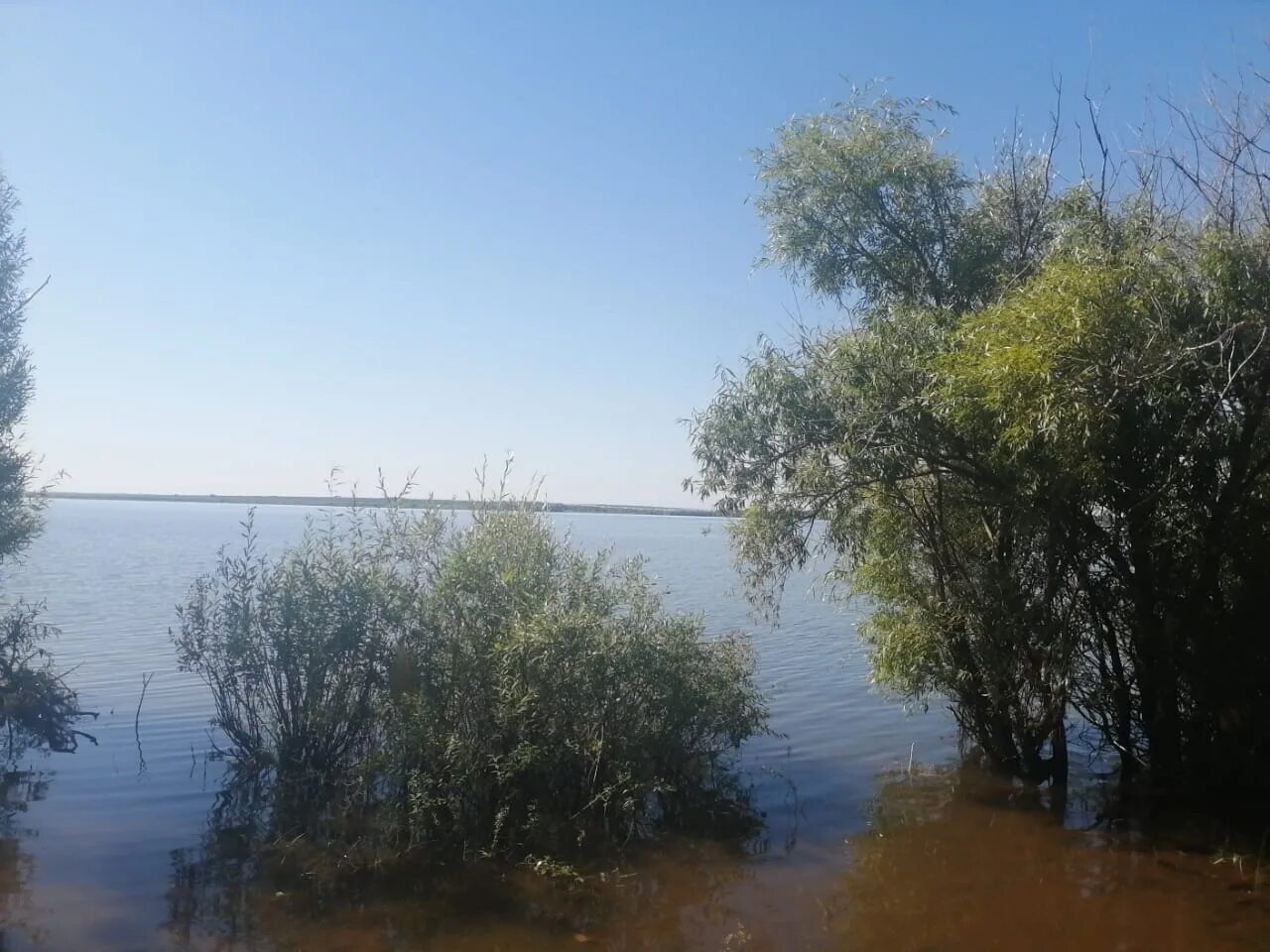 Сайт сорочинского водохранилища оренбургской области. Сорочинск водохранилище. Сорочинское водохранилище Оренбургской области. Озеро в Сорочинске. Турбаза Оренбург Сорочинское водохранилище.