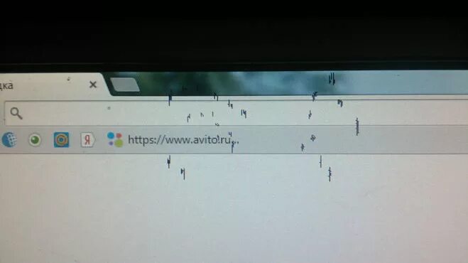 Черные полоски на мониторе ноутбука. Черная точка на мониторе. Чёрная горизонтальная полоса на экране монитора. Появилась черная полоска на мониторе. Движущаяся точка на экране