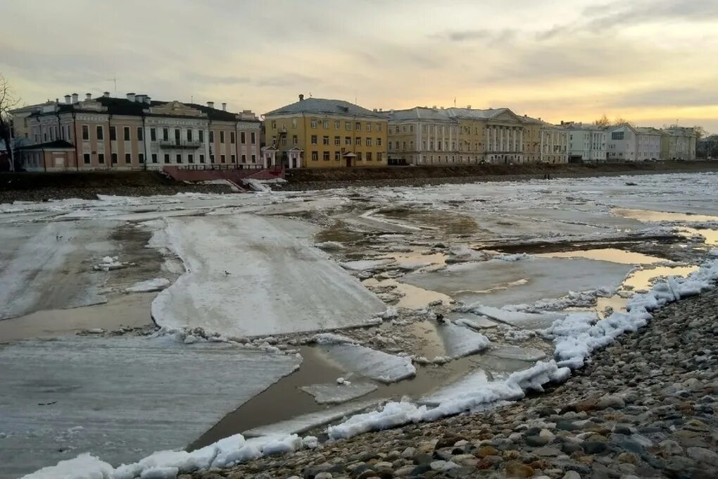 Уровень воды в вологде сегодня. Наводнение в Вологде. Вологда расположена. Воды Вологодской области.