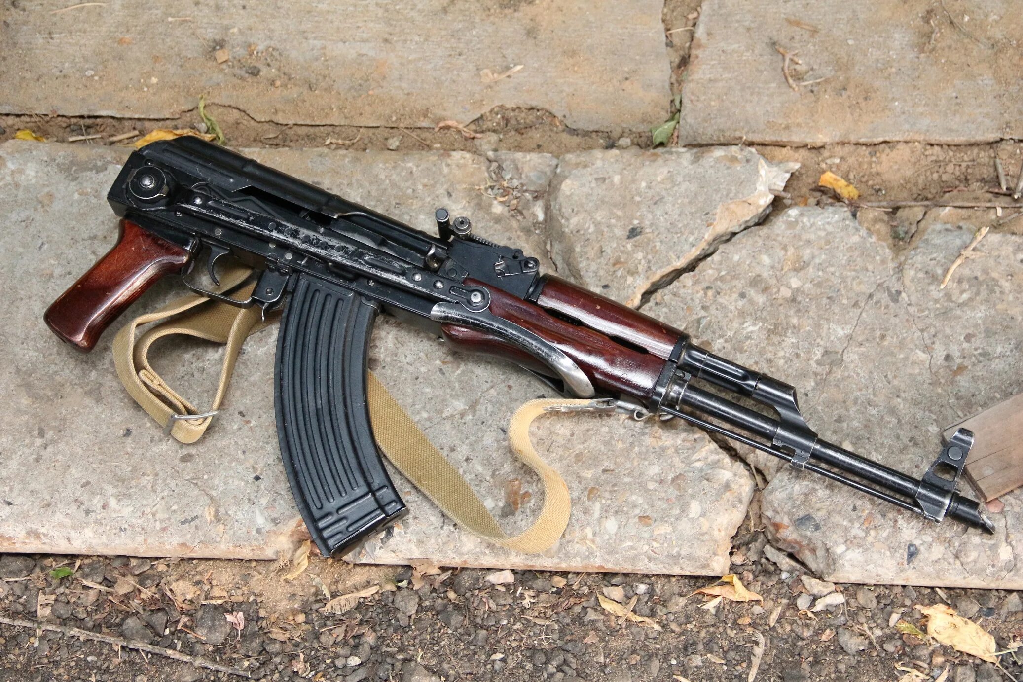 Автомат 7 62 мм. Автомат акм 7.62. акмс калашникова. акмс 74 7.62. акмс 7.62 боевой.