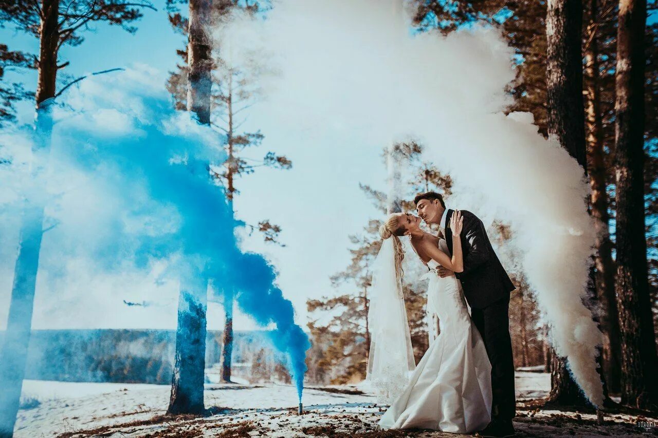 Дымный дымовой. Дым цветной мегапир мдп 1. Дым от шашки. Фотосессия с дымовой шашкой. Фотосессия с красным дымом.