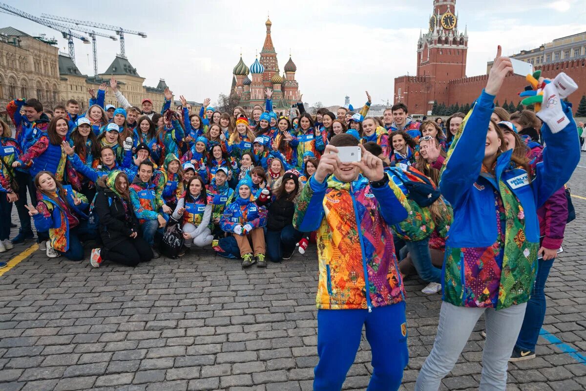 Волонтер 2014. Волонтеры на Олимпиаде в Сочи 2014. Волонтеры на Паралимпийских играх в Сочи 2014. Волонтеры на Олимпиаде.