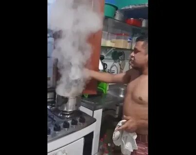 Налил воду в кипящее масло
