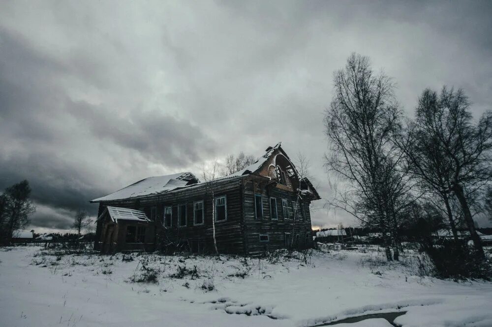 Мертвые дома в деревне. Заброшеные деревни Костромская. Заброшеные деревни Костромской области. Деревня Анфимово, Костромская область. Русские заброшенные деревни в России.