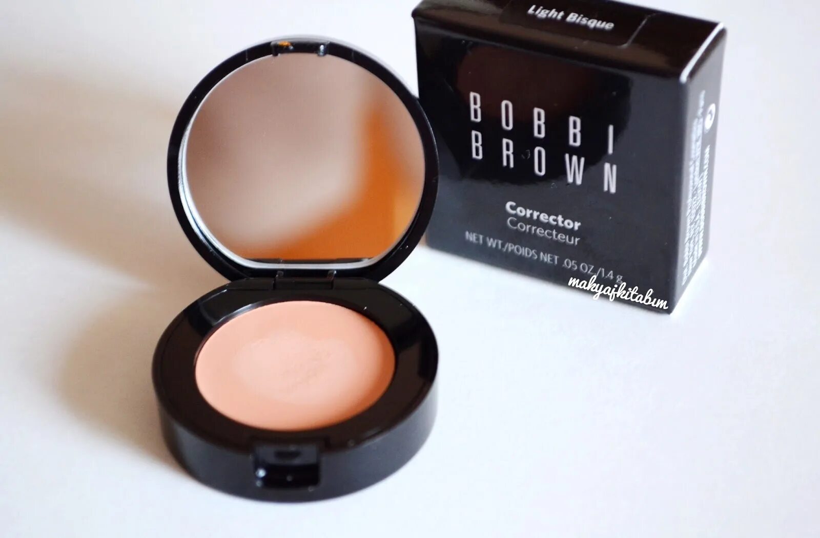 Bobbi brown skin corrector stick. Bobbi brown light bisque. bobbi brown corrector bisque. bobbi brown extra light bisque. корректор bobbi brown peach.