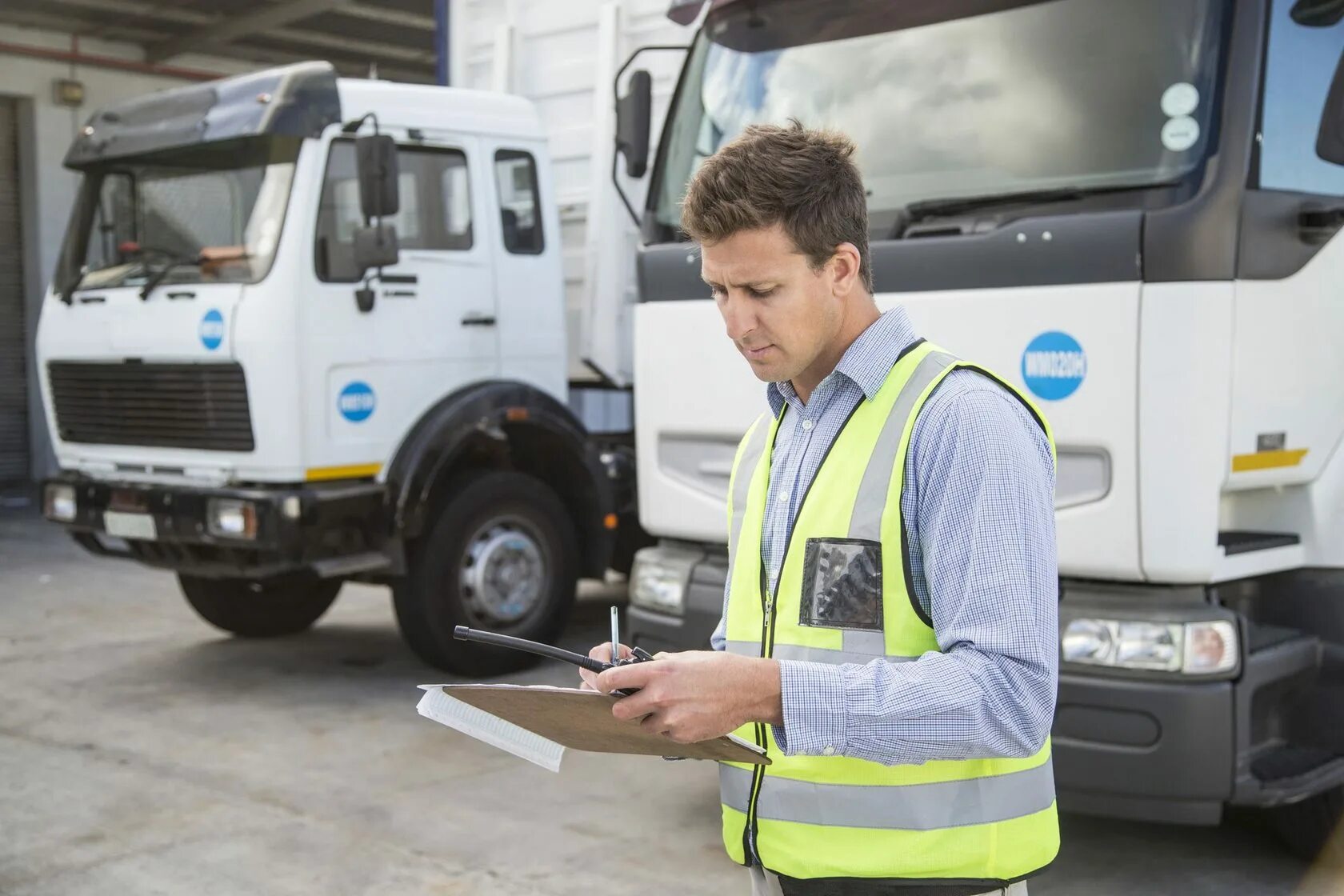 Диспетчер транспорта. Начальник арланского транспортного цеха. Уваров олег траско. Организация перевозок. Менеджер по логистике.