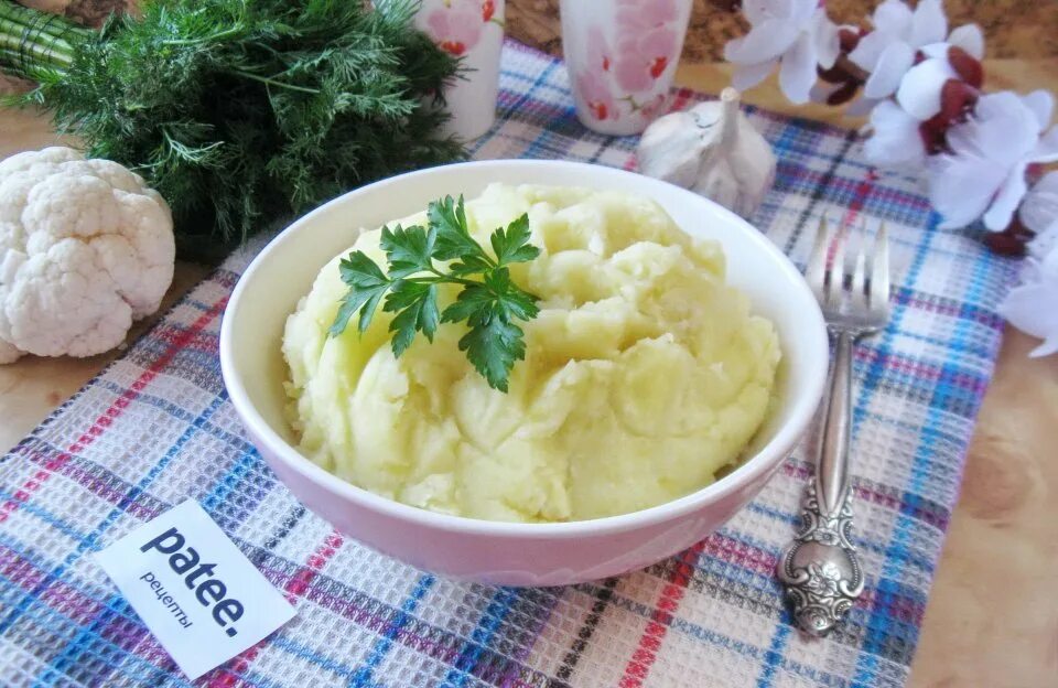 Картофельное пюре с чесноком. Пюре с капустой. картофельное пюре с цветной капустой. цветная капуста пюре для детей.