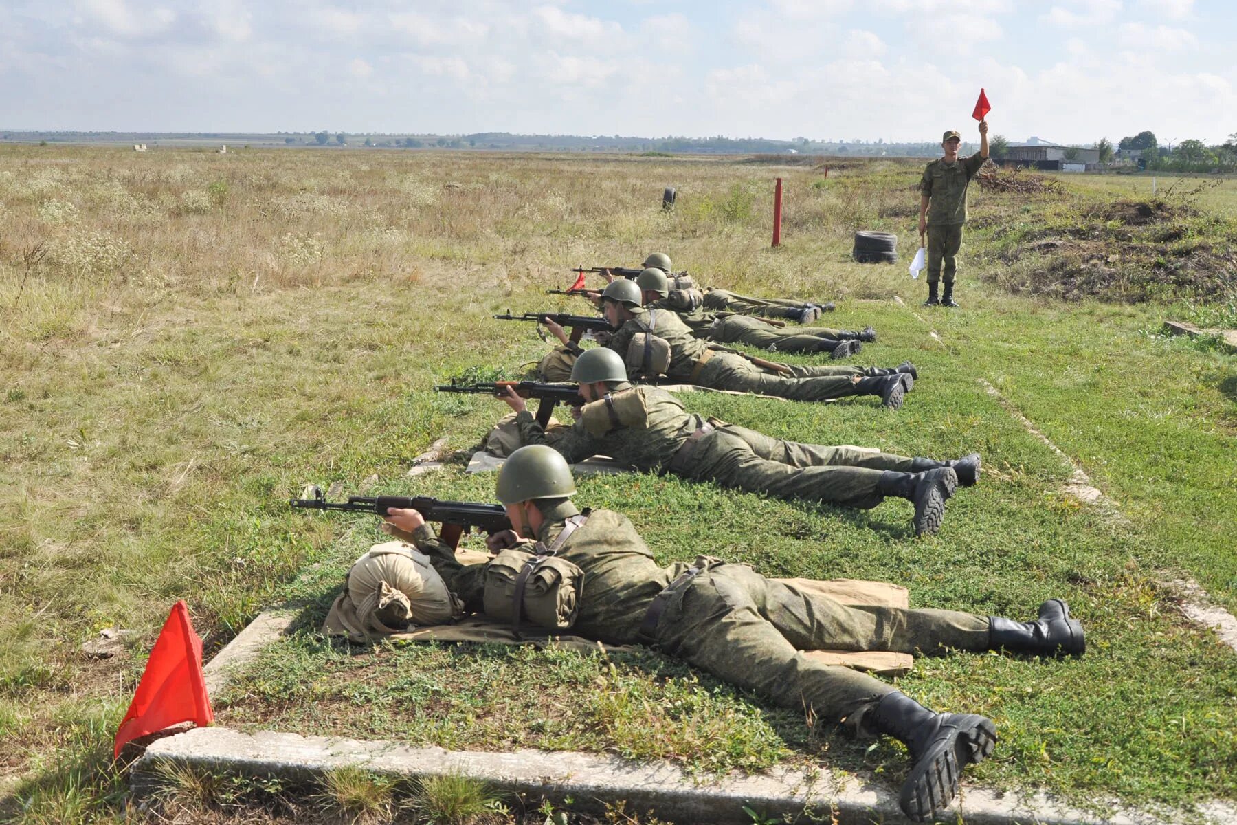 Полигоны вс рф. Военный полигон РФ стрельбище. Солдаты на полигоне. Учебные стрельбы. Солдаты на стрельбище.