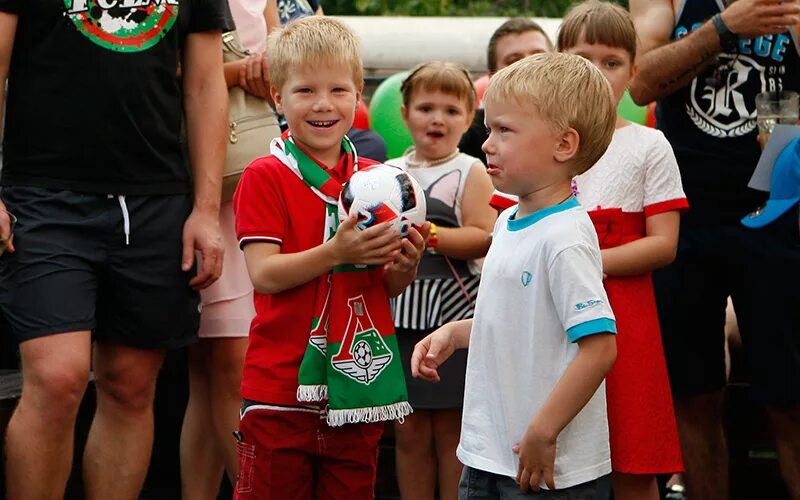 Фанаты юны. Фанаты юны