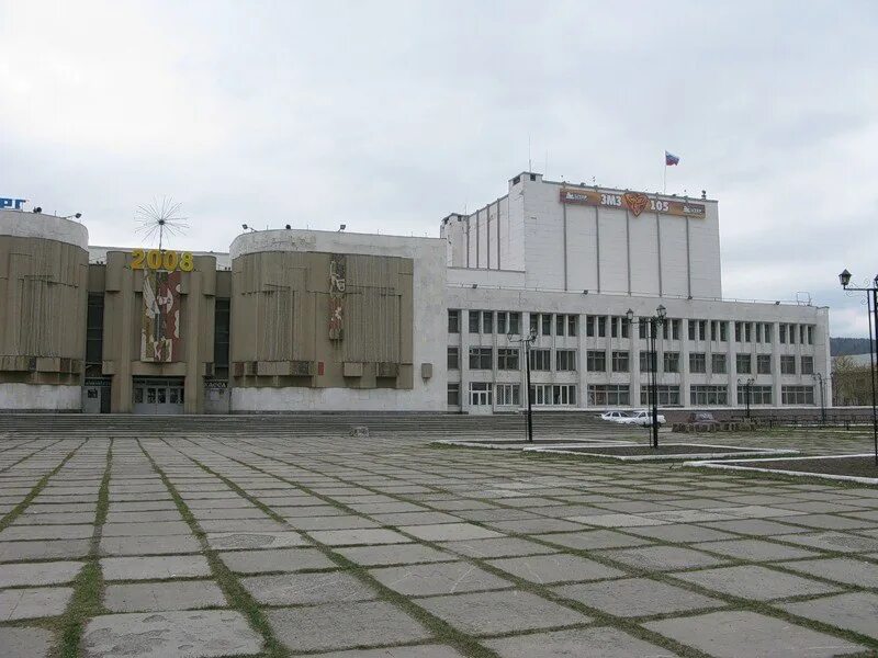 Директор дк металлург в златоусте. Дворец металлургов касса. Дк металлург златоуст зал. Новокузнецк сайт. Дворец металлургов касса.