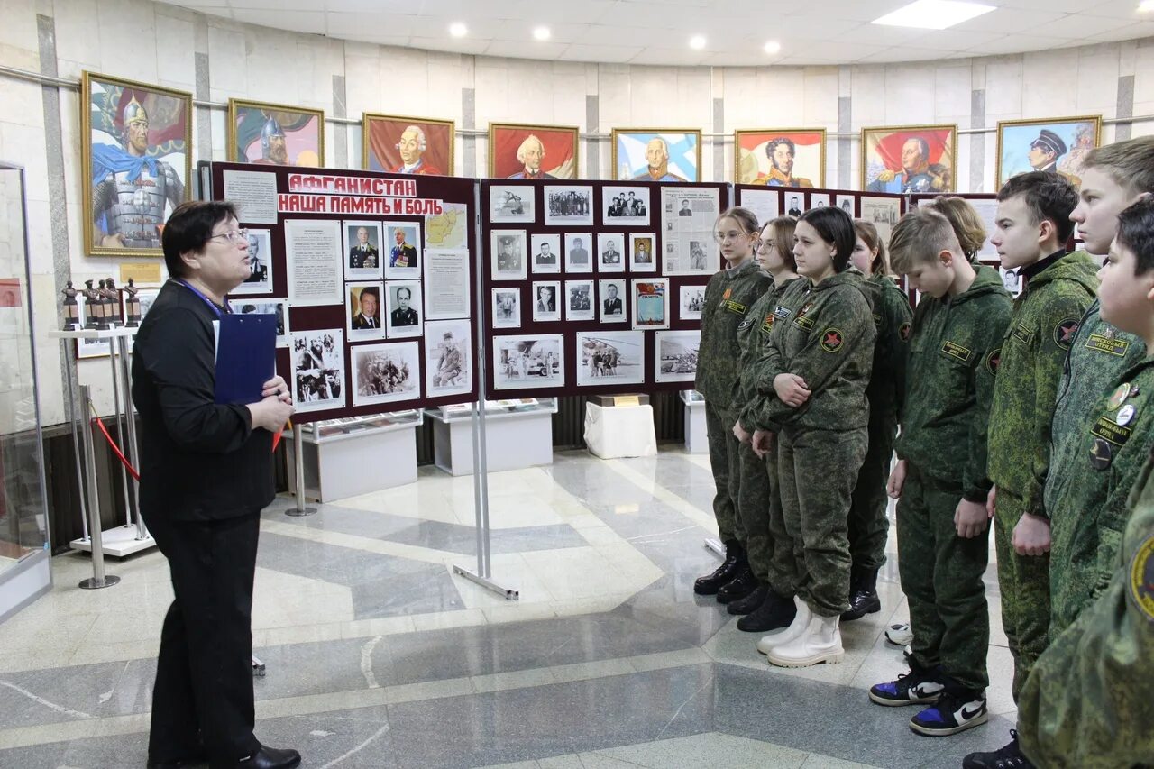 Эскиз военной экспозиции музея. Выставка афганистан в библиотеке. Книжная выставка про афганскую войну. Афганистан война выставка в библиотеке. Выставка афган.