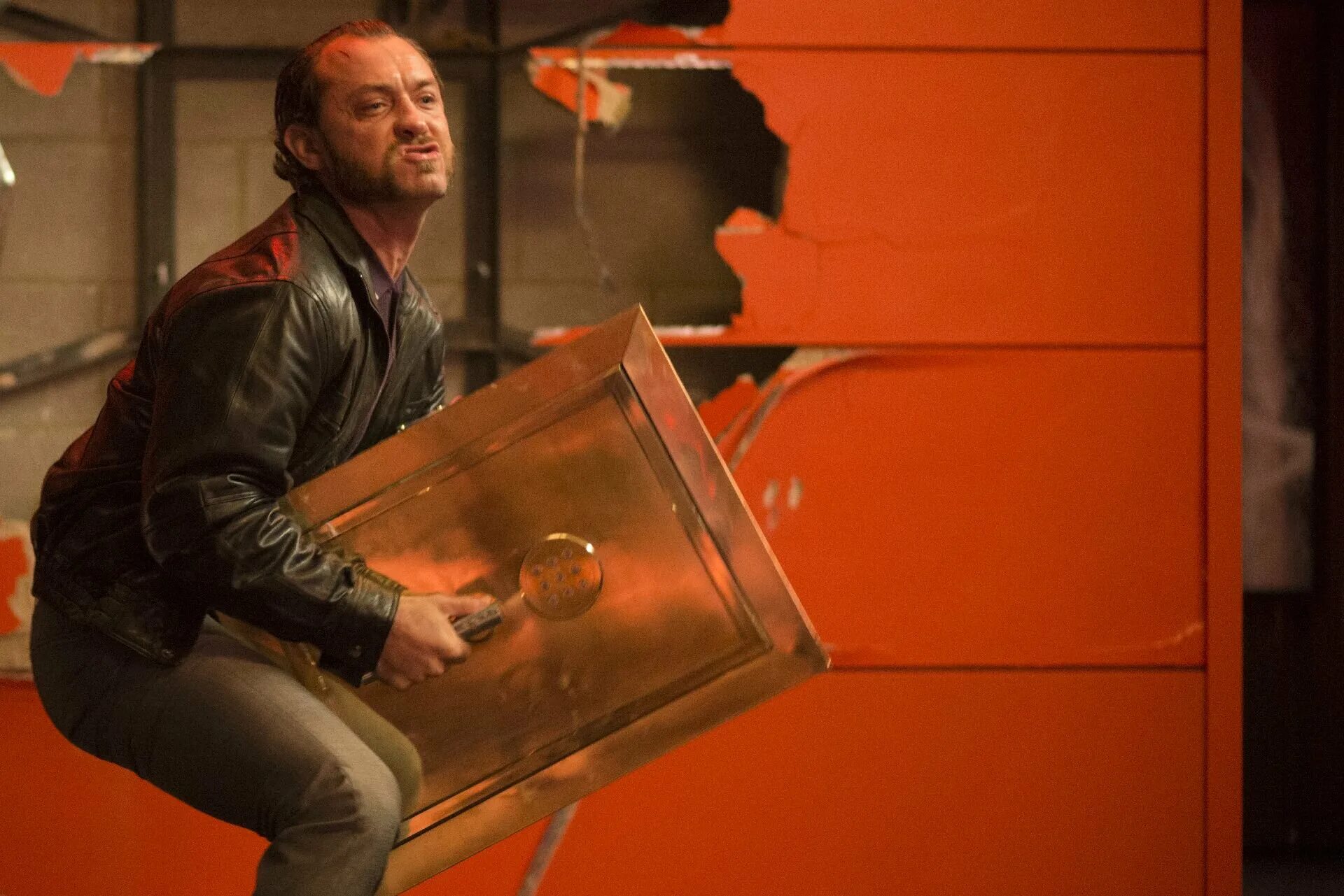 Джуд лоу дом хемингуэй. Дом хемингуэй эмилия кларк. Дом хемингуэй. Джуд лоу дом хемингуэй. Дом хемингуэй фильм.