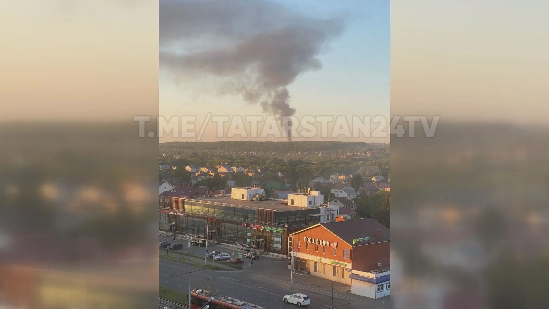 Пожар в казанском танковом. Под Казанью горит. Весь город в дыму. Казань в Приволжском районе горит. Казань горит Льнокомбинат.