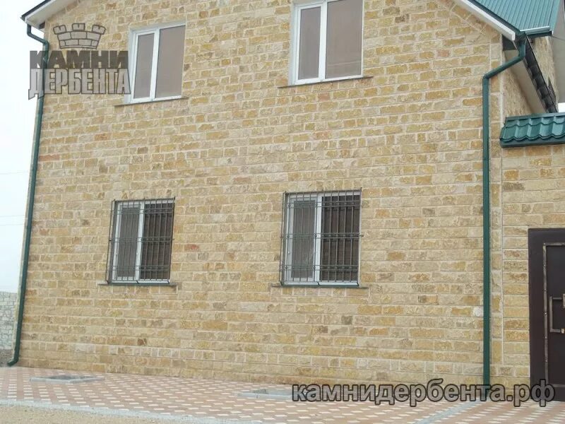 Камни дербента. Дербент камень. Дербентский камень. Дом с дербентского камня. Кермовый камень дербентского.