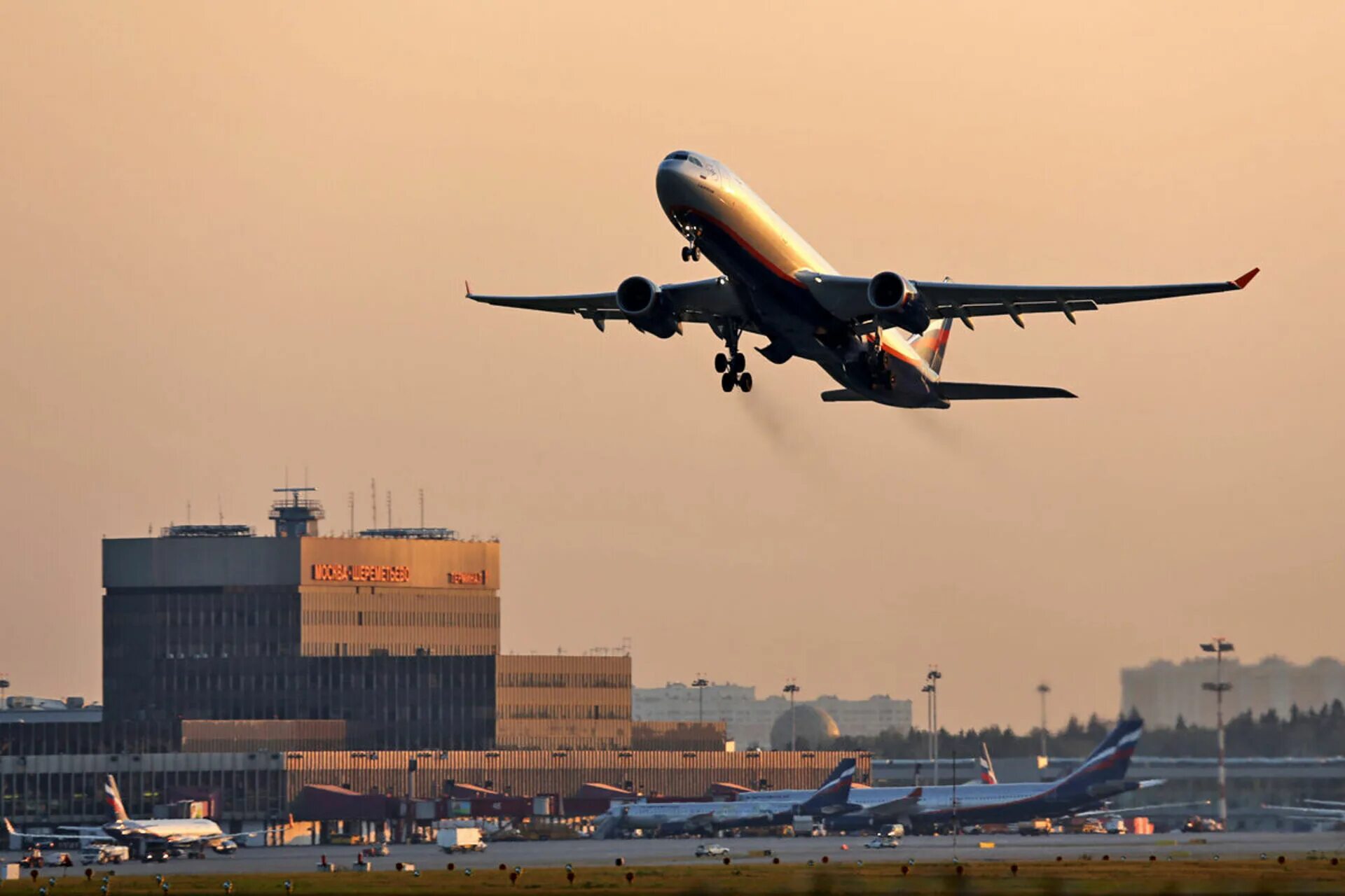 аэрофлот аэропорт москва. взлёт самолёта шереметьево. а320 шереметьево. шереметьево летают самолеты. ненавижу шереметьево пулково.