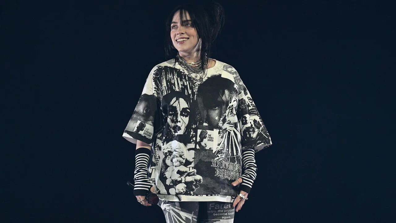 Как выглядит billie eilish в 2025 году Tuğçe Eroğlu tarafından billie eilish panosundaki görüntü Şarkıcılar, Ünlüler, F