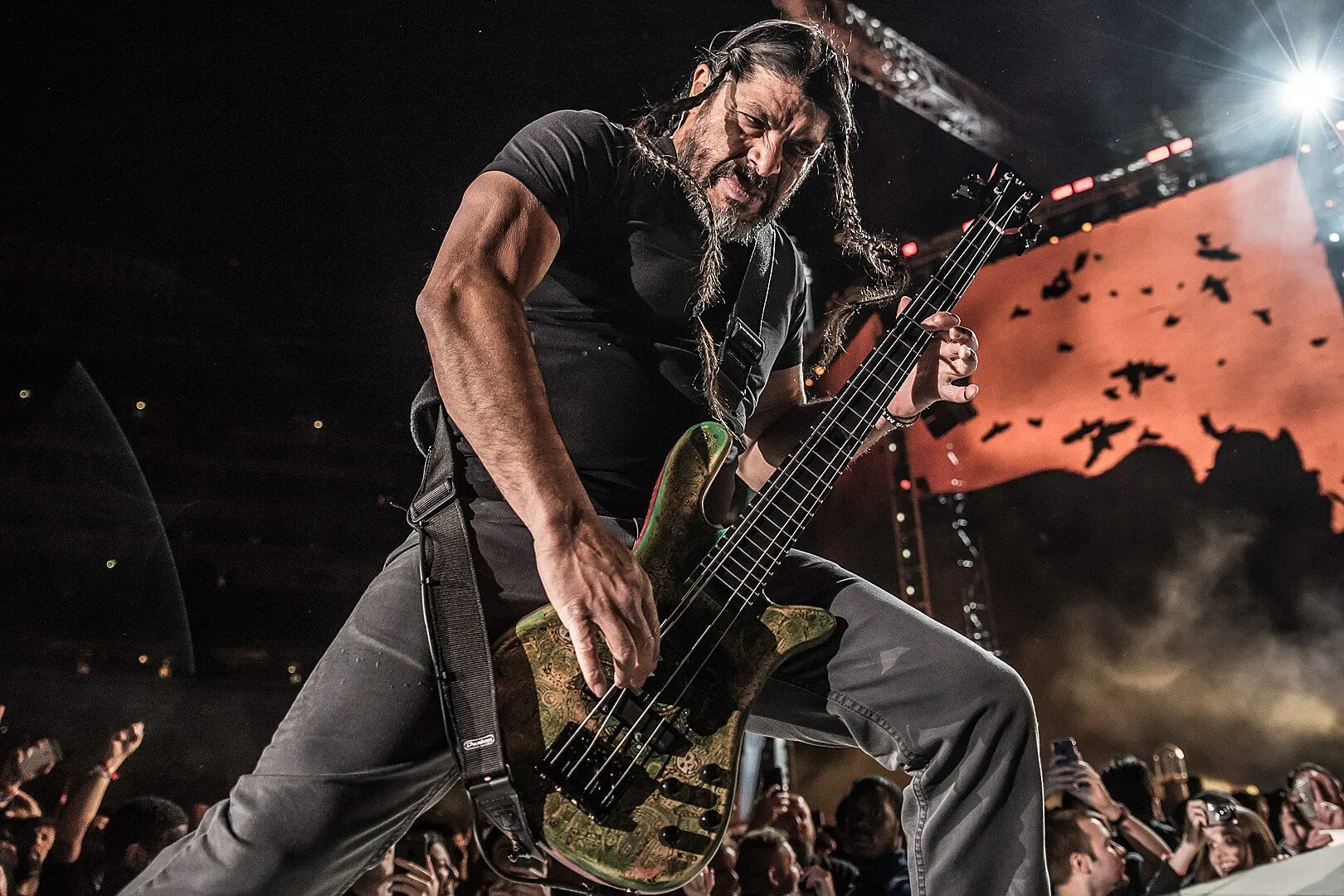 заводы стоят одни гитаристы. вольф хоффманн фото. анджело батио гитарист. заводы стоят одни гитаристы. гитары роберт трухильо гитары.