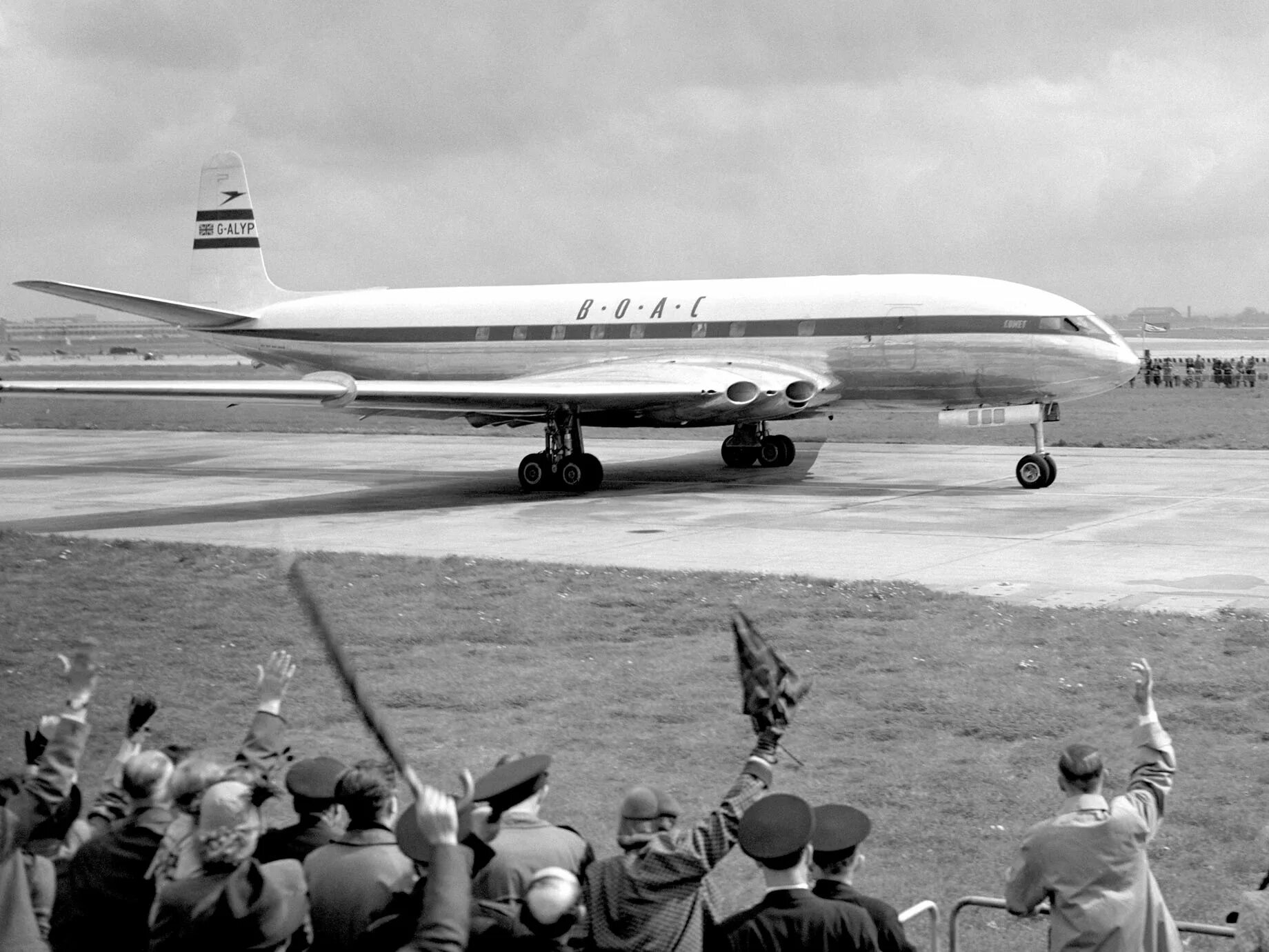 Первый пассажир самолета. Де Хэвилленд Комета самолет. De Havilland Comet 4. Реактивный авиалайнер Комета. Комета 1 самолет.