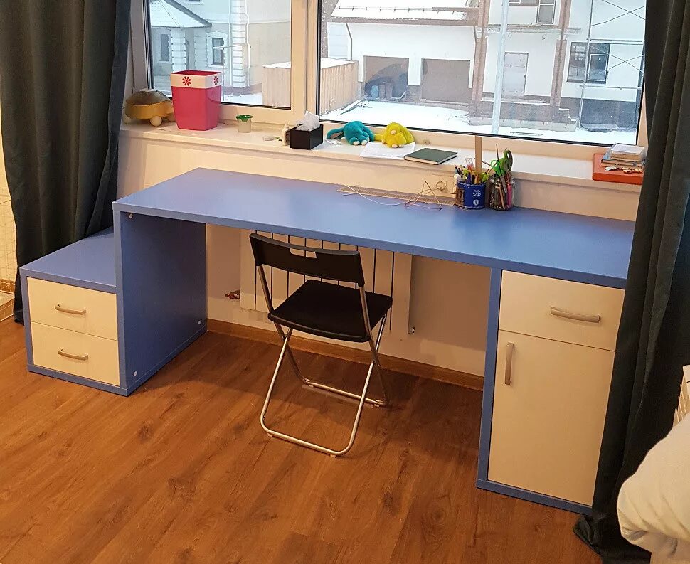 большой угловой письменный стол. угловой письменный стол. стол для школьника. длинный угловой стол. стол с полками.