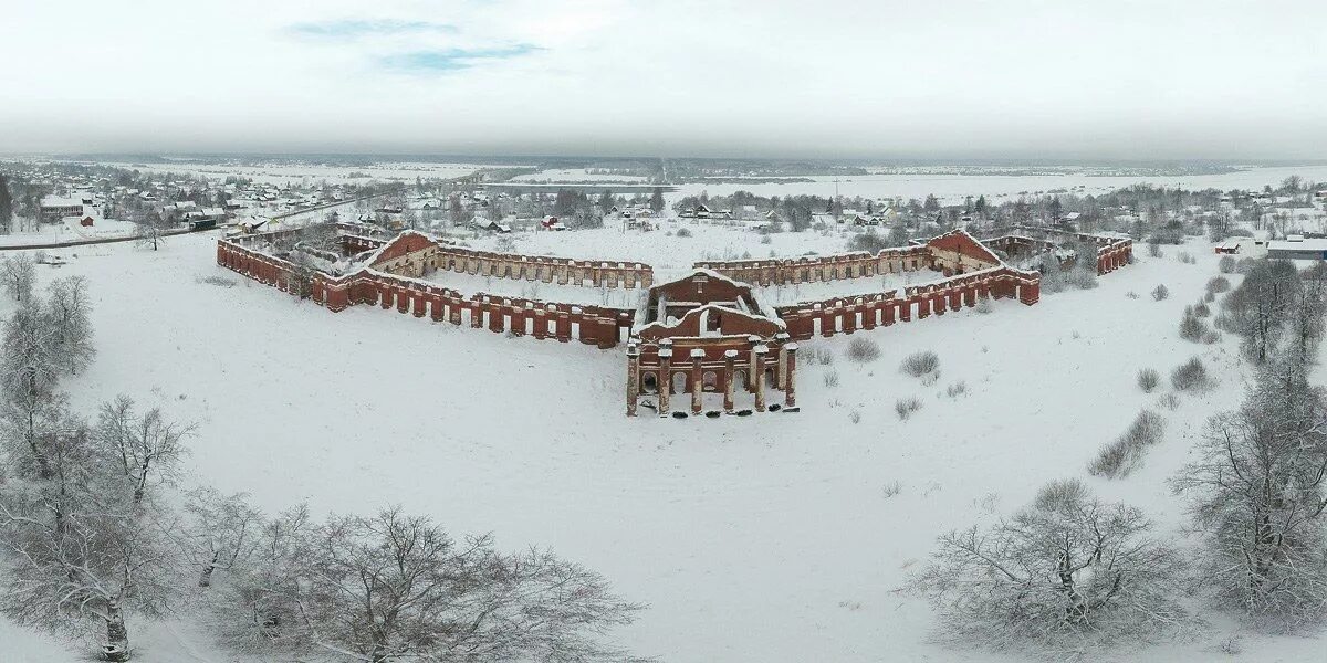 Селищи новгородская область. Селищенские казармы Новгородская. Казармы Аракчеева в Новгородской области. Селищи Чудовский район казармы. Аракчеевские казармы в Новгородской области Селищи.