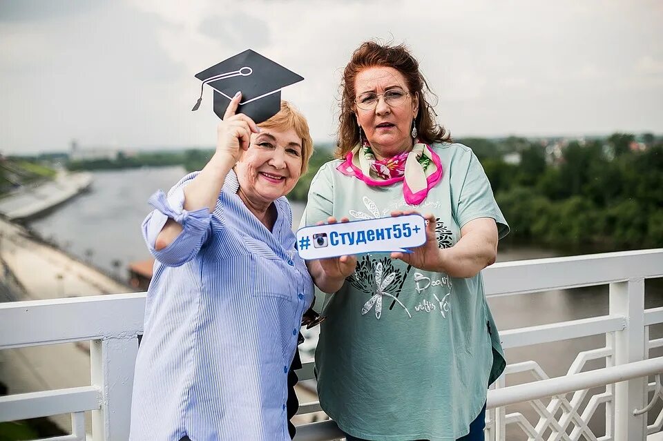 Университет третьего. Университет третьего возраста. университеты для пенсионеров. университет третьего возраста для пожилых людей. пенсионеры и студенты фотография.