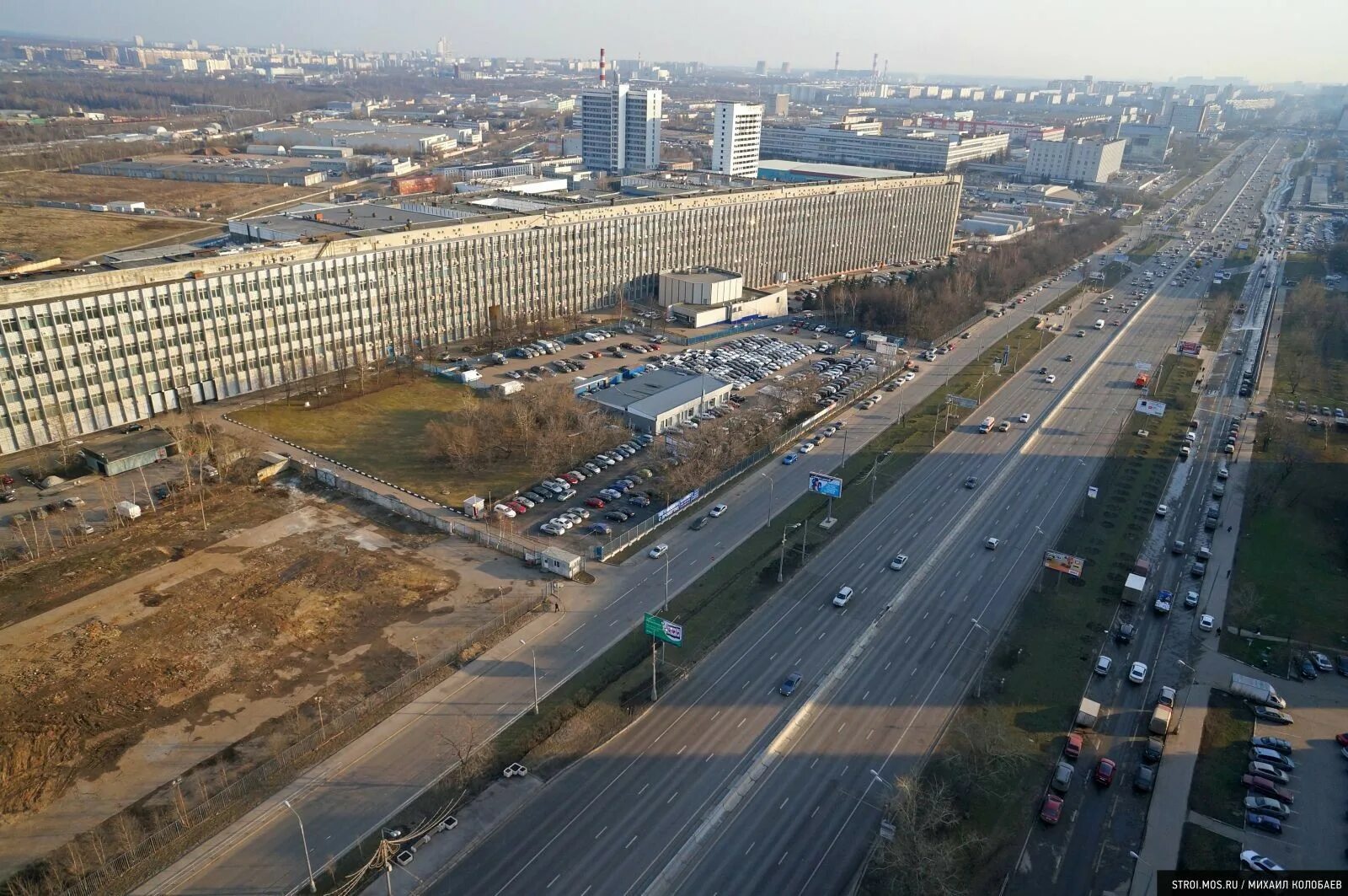 Центр удлиненный. Лежачий небоскреб в Москве на Варшавке. НИЦЭВТ на Варшавском шоссе. НИЦЭВТ Варшавское шоссе 125. Самый длинный дом Варшавское шоссе 125.