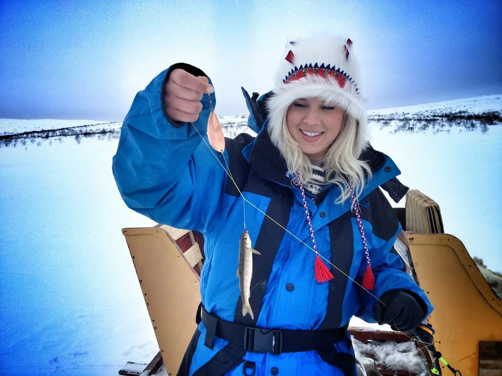 Рыбалку зимнюю финскую. Корюшка дудинка. Рыбалку зимнюю финскую. Финские рыболовы зимой. Подледная рыбалка.