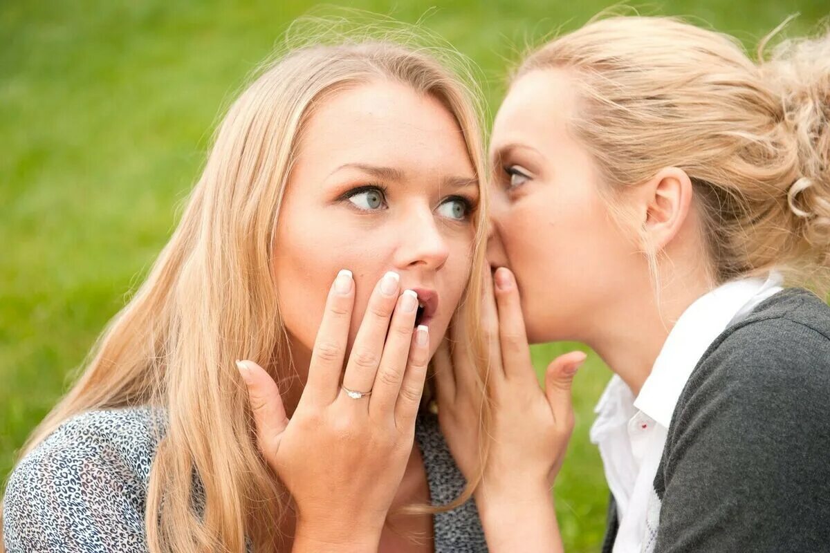 Alison friend. Приложение факт секрет. Secrets we share. Рассказывает секрет белый фон. Secrets we share.