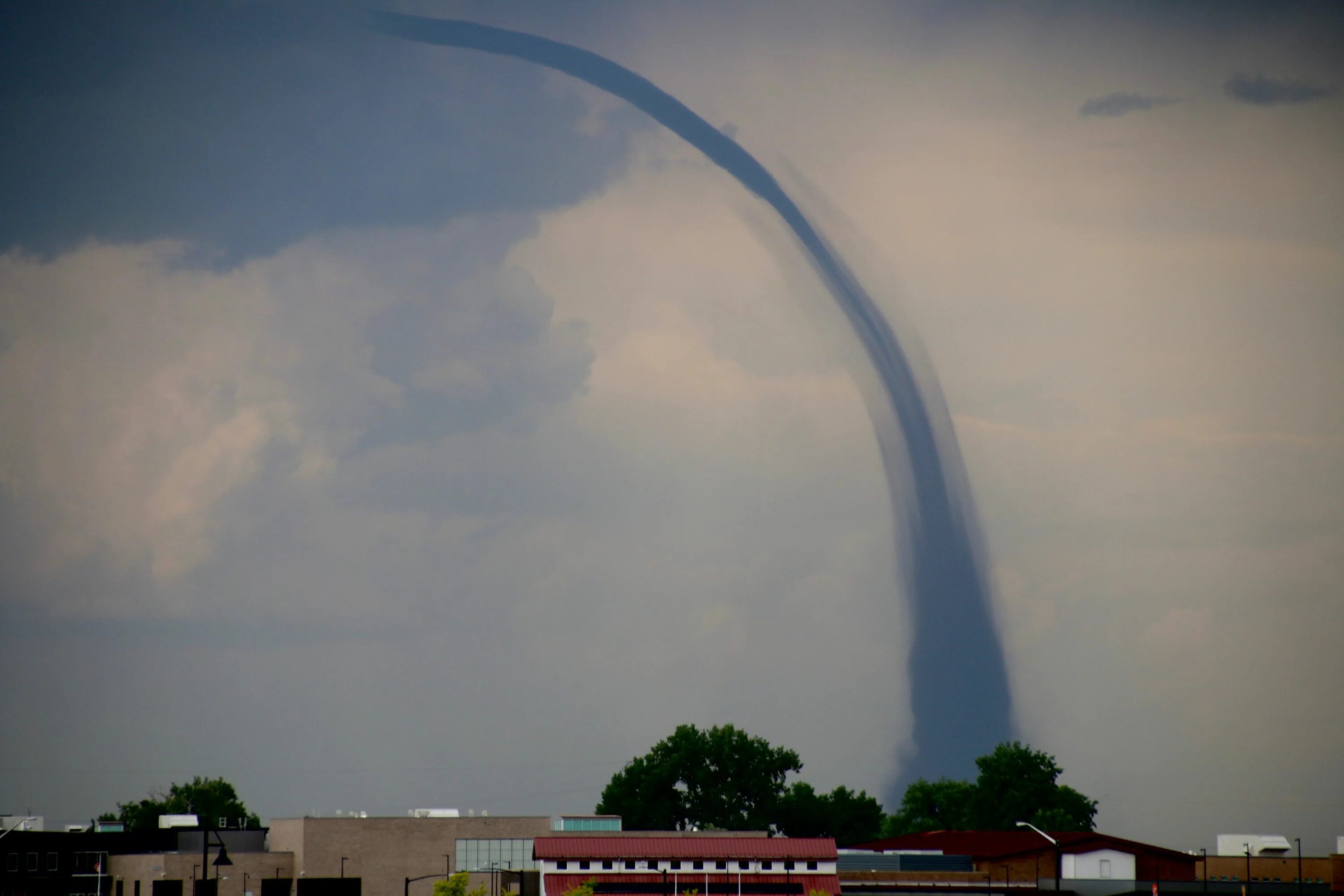 Торнадо революции. Торнадо колорадо. landspout смерч. торнадо denver. смерч футаж.