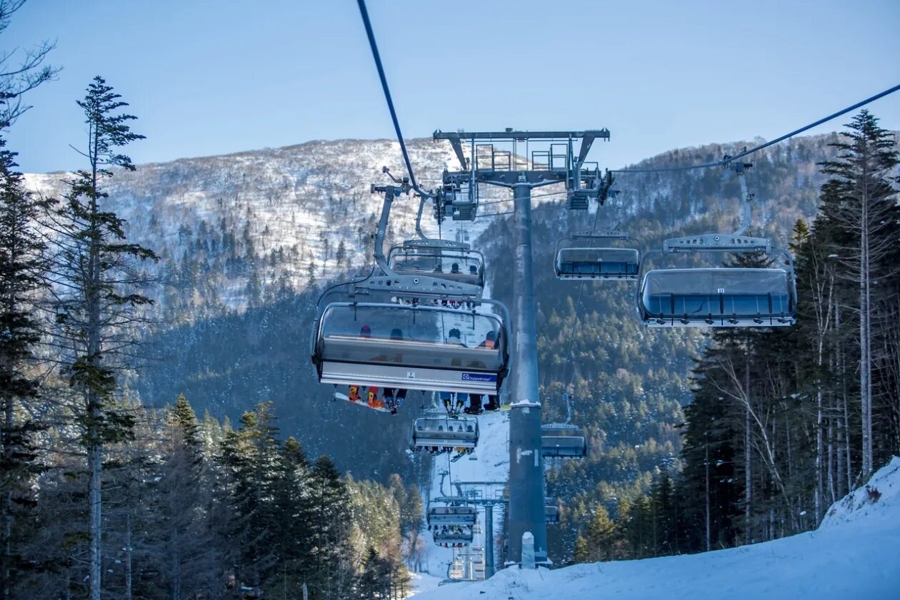 Южно-сахалинск фото городская дума. 1 февраля южно сахалинск. Горный воздух южно-сахалинск красная гора. Горный воздух южно-сахалинск красная гора. Восход зимний на сахалине.