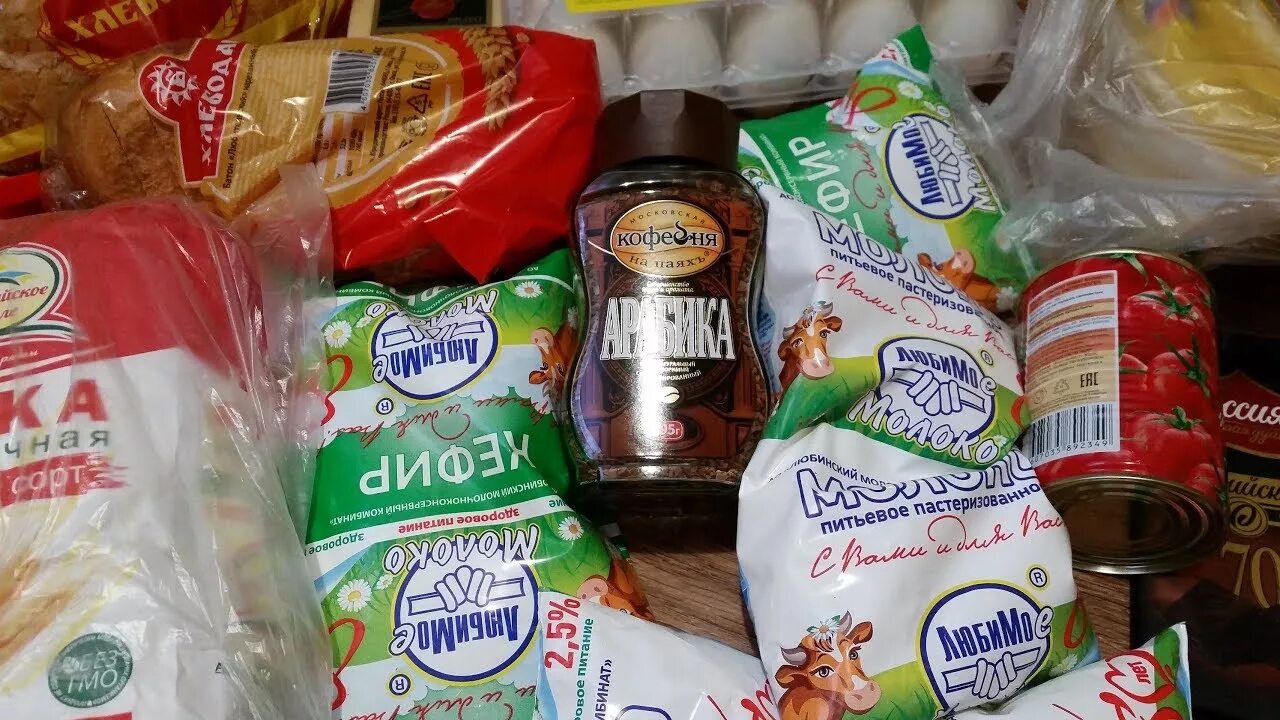 Что купить на 80 рублей. Набор продуктов на 1000 рублей. Продукты на тысячу рублей. Закупка продуктов в магните. Продукты на 1000 рублей.