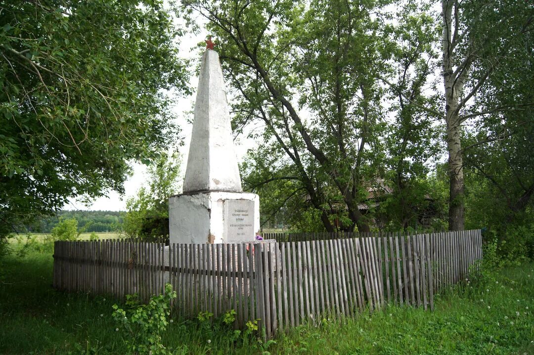 Памятник землякам погибшим в годы Великой Отечественной войны. Обелиск односельчанам, погибшим в годы Великой Отечественной войны. Юдиха Алтайский край. Село Березовка Алтайский край Тюменцевский район. Березовка тюменцевский алтайский край