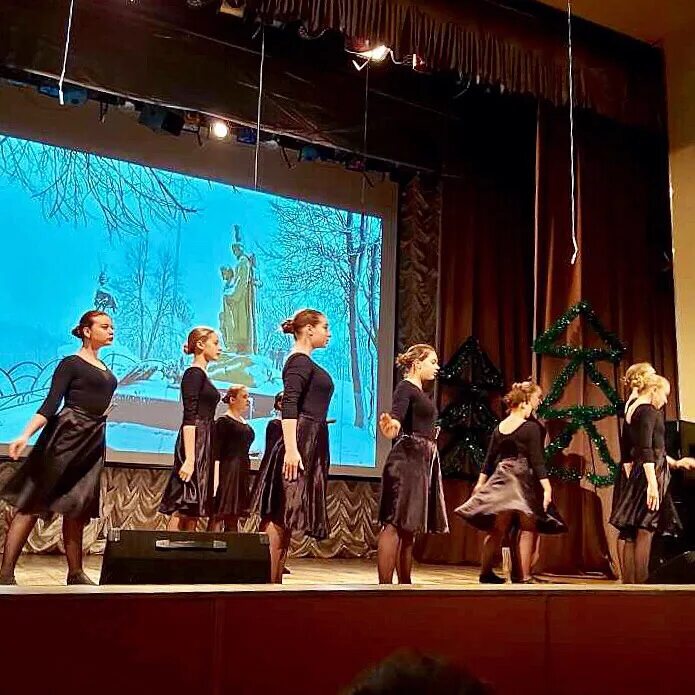 Дк имени горького верея. Дк верея. Дворец верея. Дк верея. Верхневерейский дом творчества.