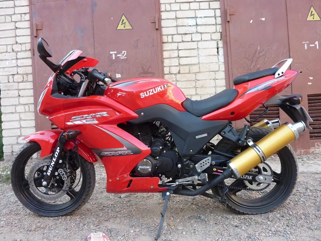 250 r в рублях. Сузуки SX-R 250. Suzuki SX-R 150. Мотоцикл Сузуки 250 кубов. Сузуки SXR 250 кубов.