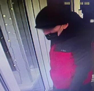 Одноклассницу в подъезде