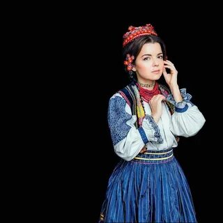 Украинка в национальном костюме