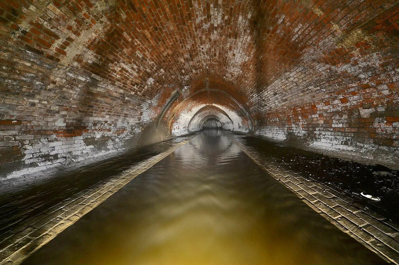 Река неглинка в москве. Неглинка. Неглинка коллектор. Р неглинка в москве. Река неглинная в москве.