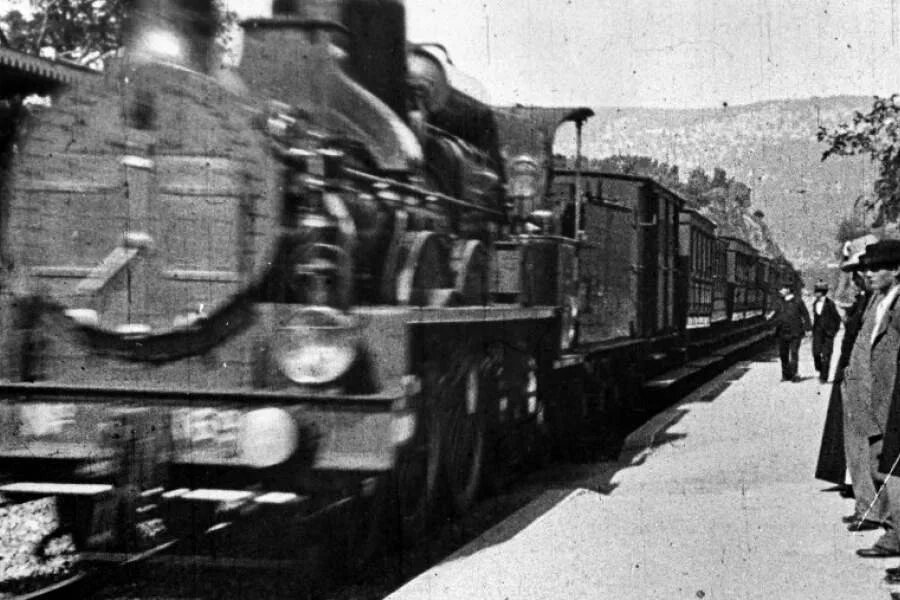 Denis Shiryaev Upscaled The Arrival of a Train at La Ciotat Station #celebrateph