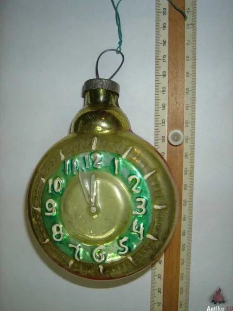 Советская новогодняя игрушка часы. Советские детские часы. Часы" красные. Советские игрушки часы. Советская елочная игрушка часы.