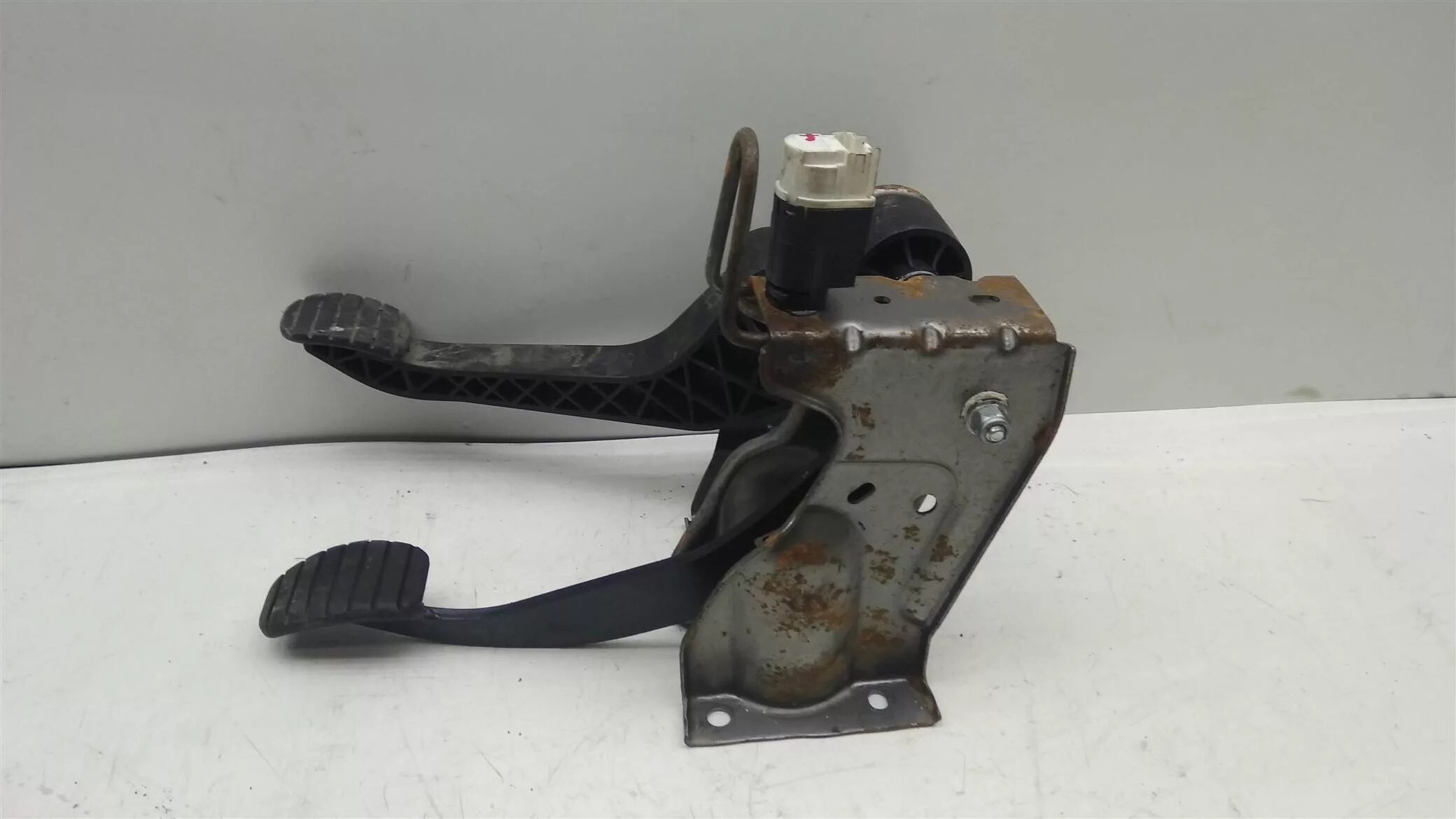 Датчик педали ниссан альмера классик. Педаль сцепления альмера g15. педали ниссан альмера g15. датчик педали тормоза ниссан альмера g15. педаль сцепления ниссан альмера g15.